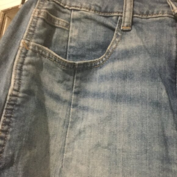 Pilcro jeans size 30 barrel/wide leg excellent used condition worn 2 times denim - Picture 3 of 7